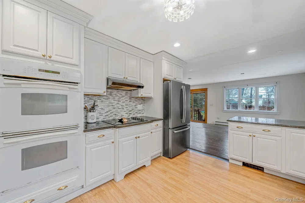 273 Country Road Miller Place, NY 11764