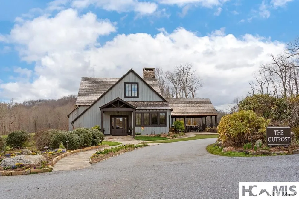 246 Outpost Trail Glenville, NC 28736