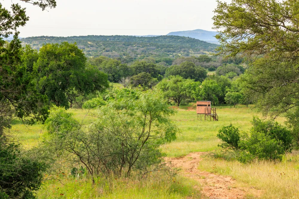 3724 Ranch Road 3347 Round Mountain, TX 78663