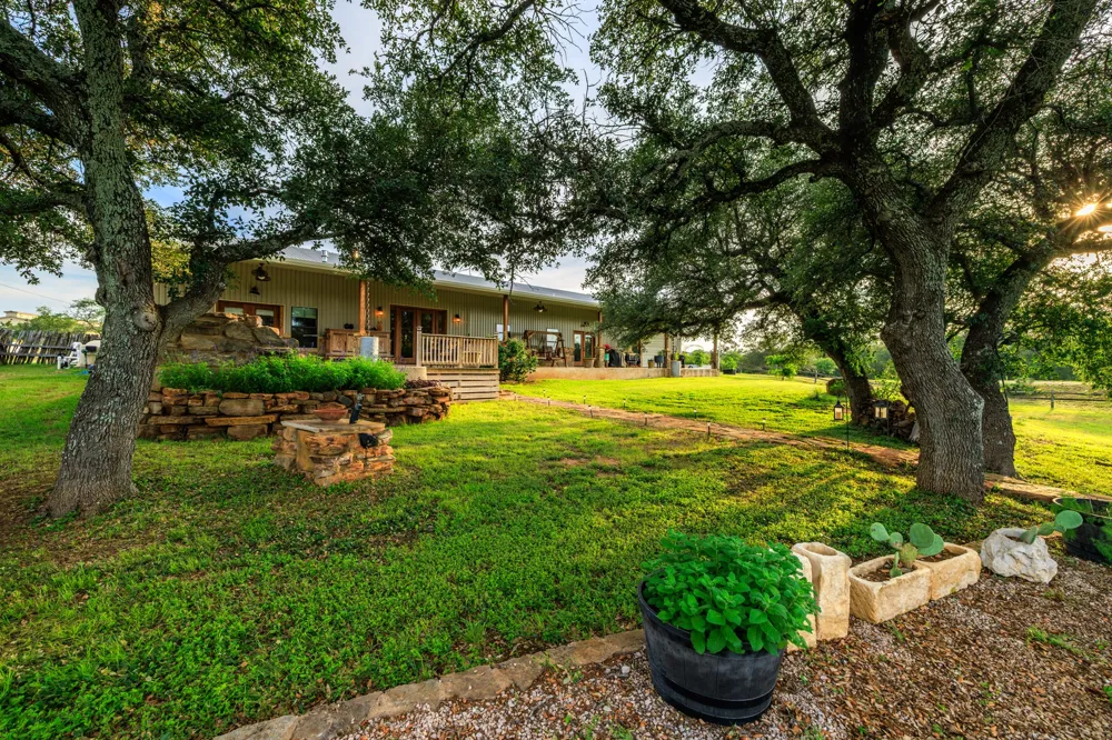 3724 Ranch Road 3347 Round Mountain, TX 78663
