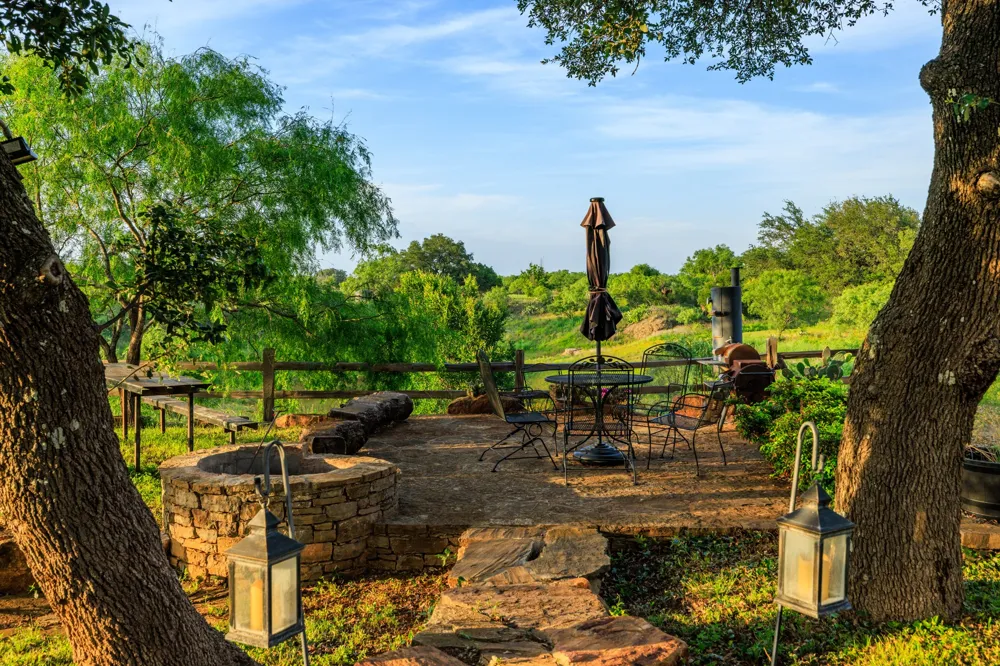3724 Ranch Road 3347 Round Mountain, TX 78663