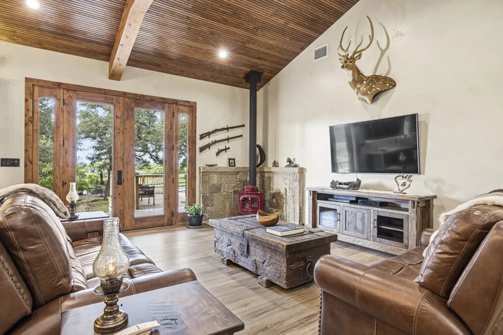 3724 Ranch Road 3347 Round Mountain, TX 78663
