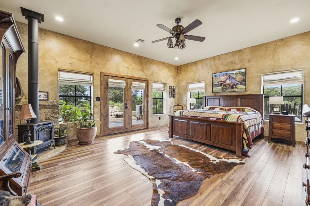 3724 Ranch Road 3347 Round Mountain, TX 78663