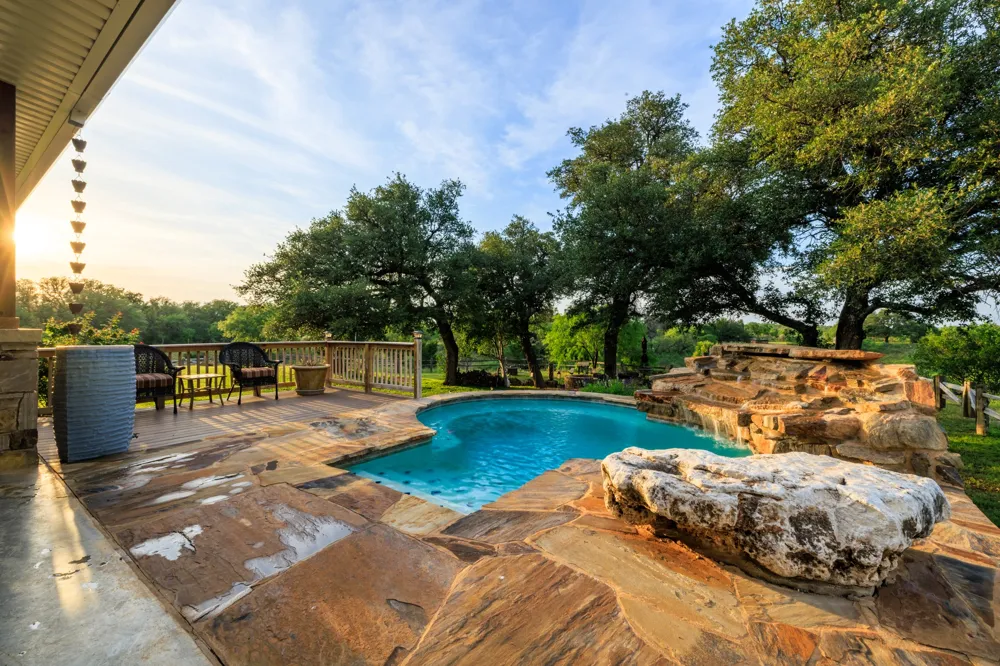 3724 Ranch Road 3347 Round Mountain, TX 78663