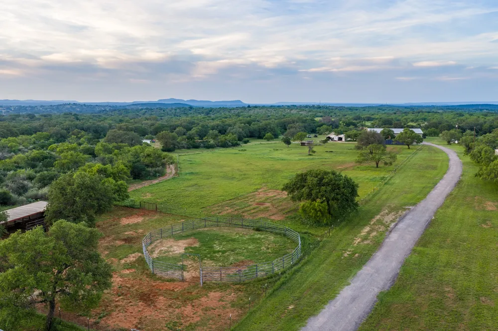 3724 Ranch Road 3347 Round Mountain, TX 78663