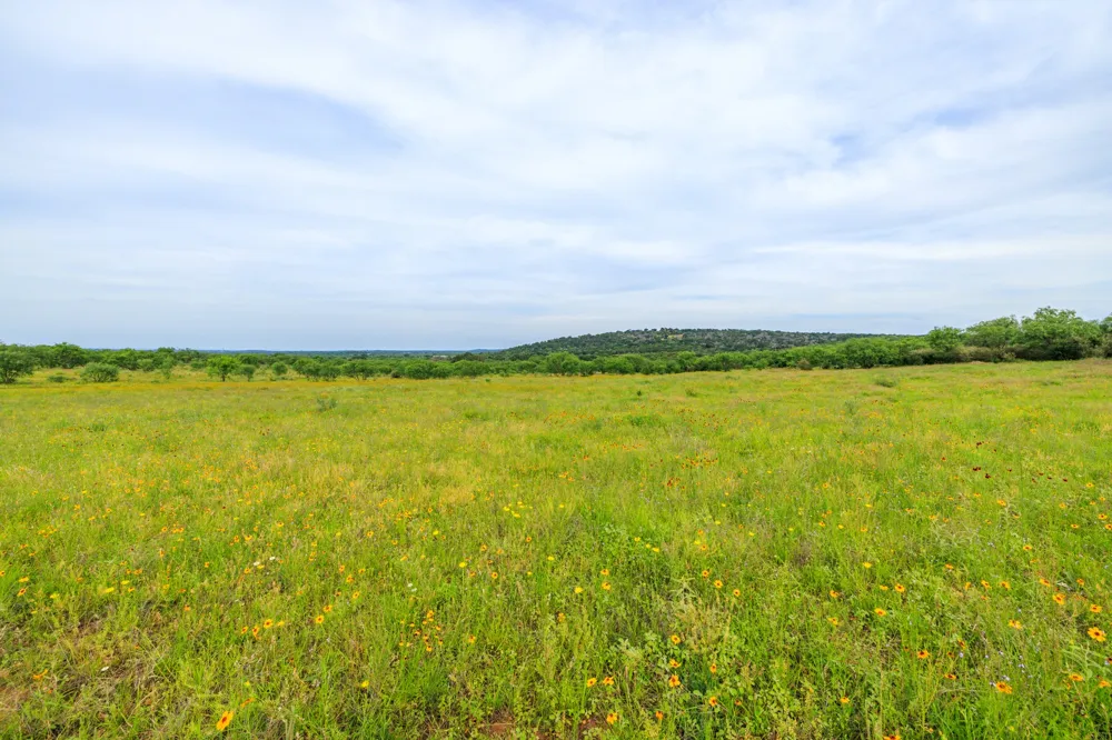 3724 Ranch Road 3347 Round Mountain, TX 78663