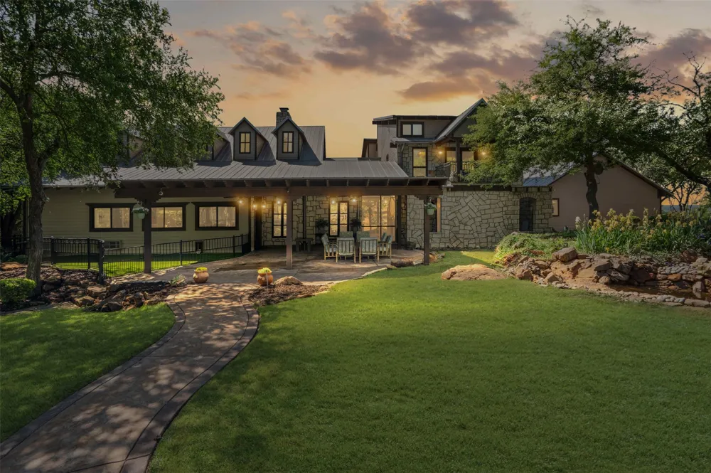 108 Dustin Circle Hudson Oaks, TX 76087