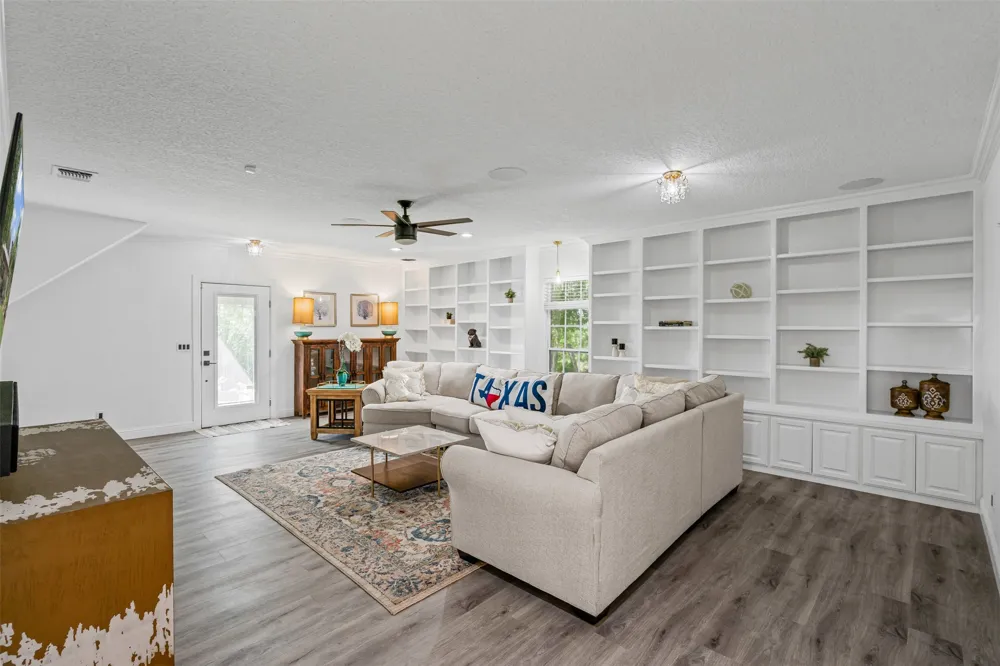 108 Dustin Circle Hudson Oaks, TX 76087