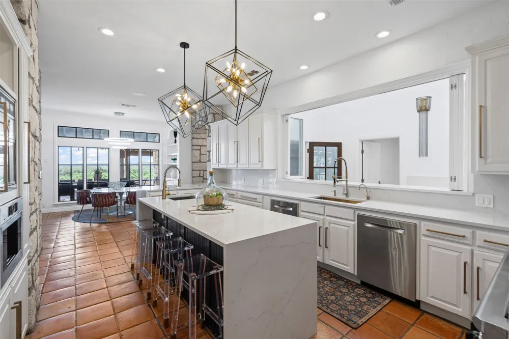 108 Dustin Circle Hudson Oaks, TX 76087