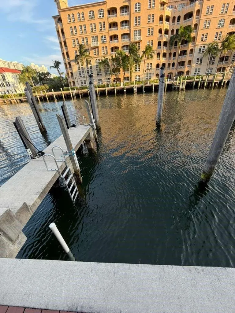2950 NE 188th St #27 Aventura, FL 33180
