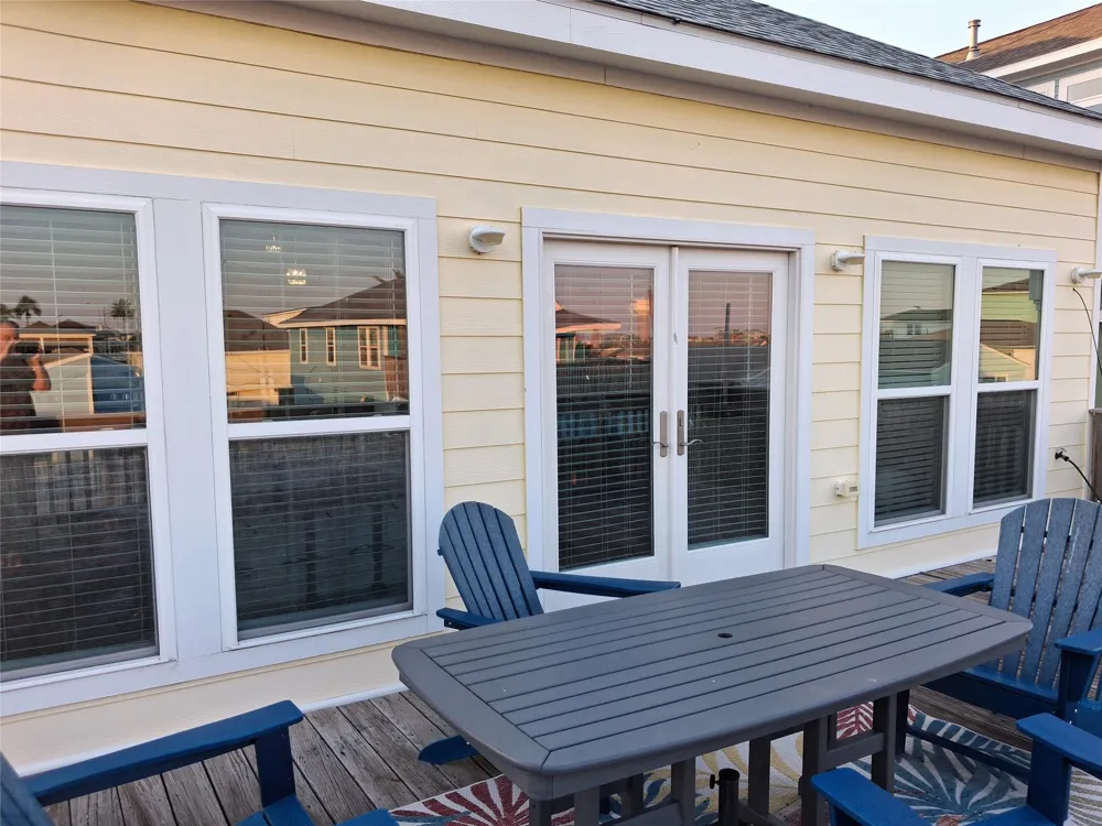 16715 Tahiti Way Jamaica Beach, TX 77554