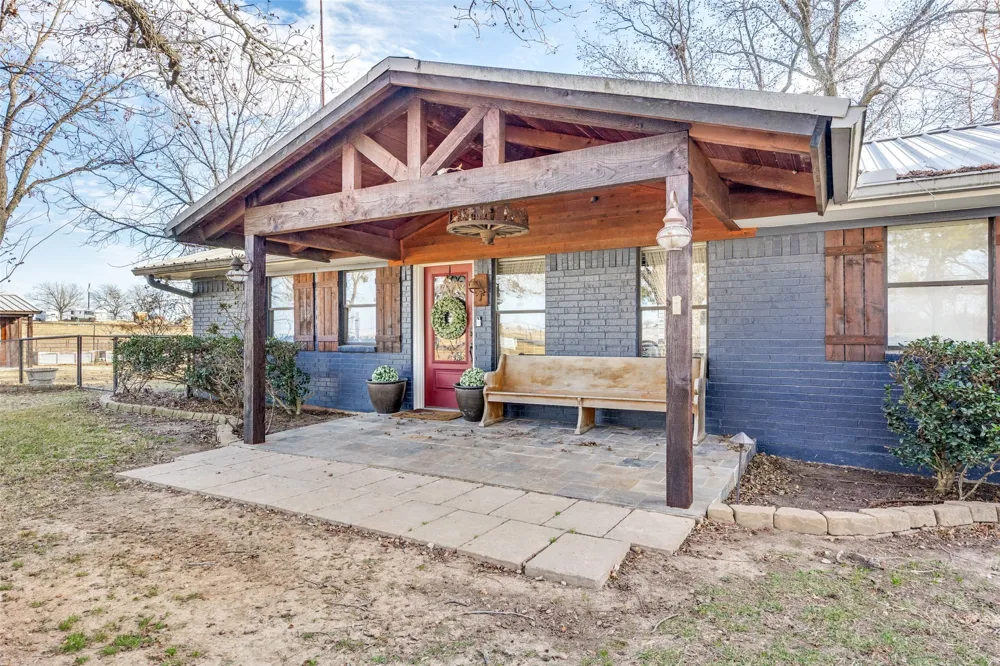 963 County Road 1340 Chico, TX 76431