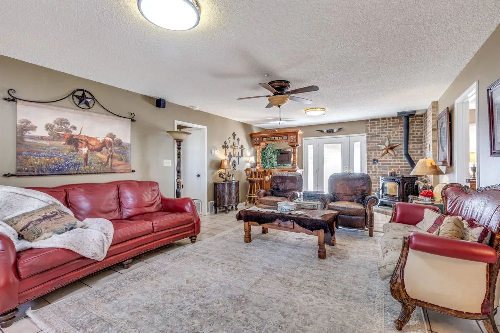 963 County Road 1340 Chico, TX 76431