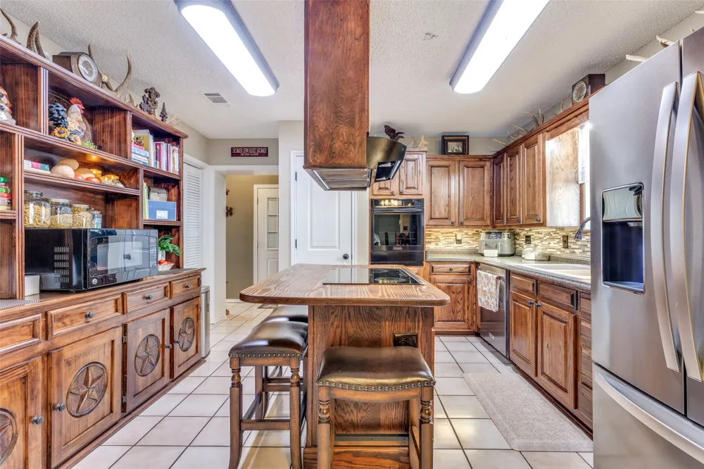 963 County Road 1340 Chico, TX 76431