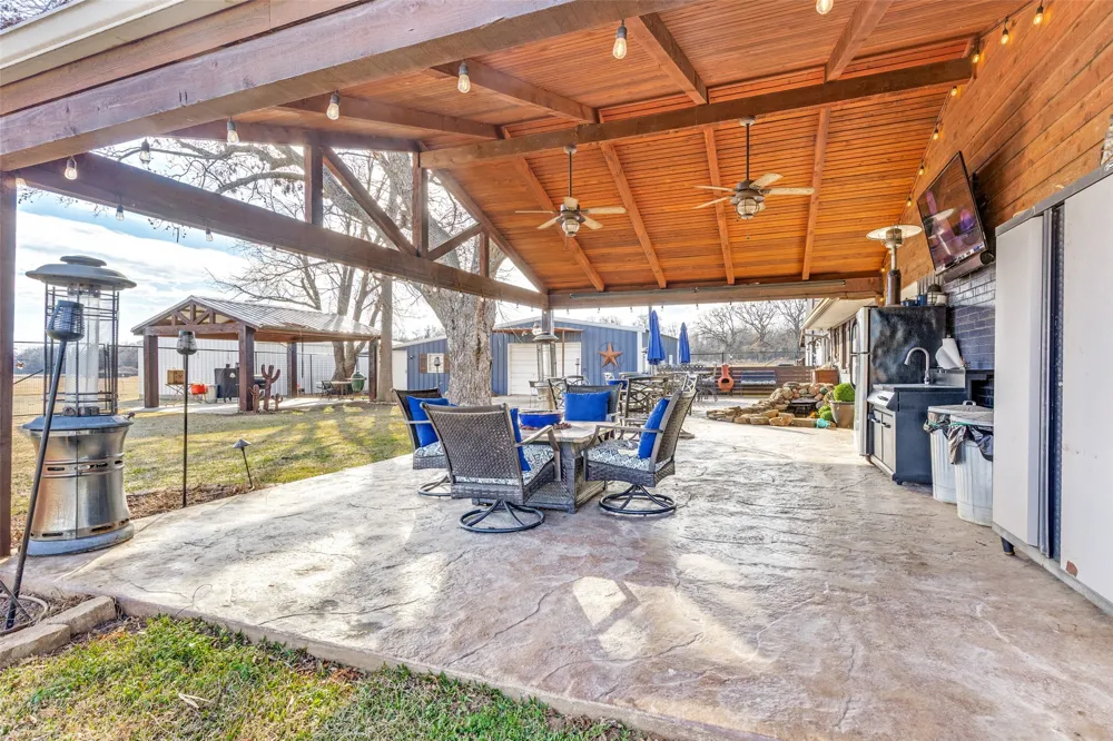 963 County Road 1340 Chico, TX 76431