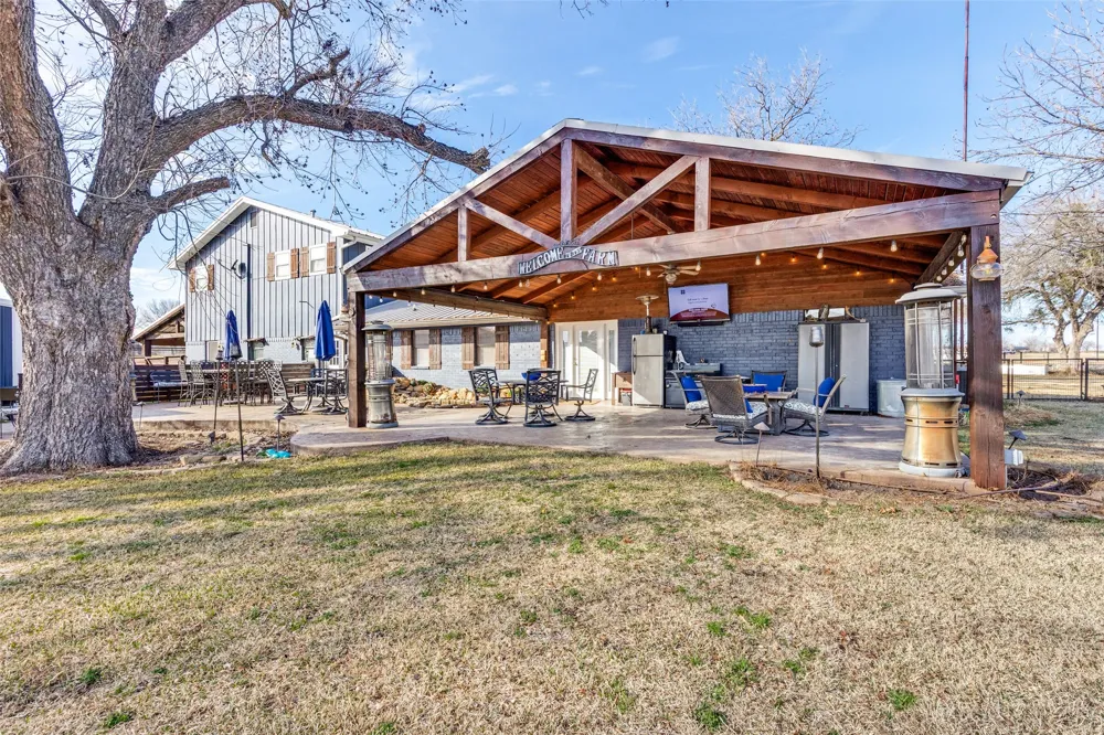 963 County Road 1340 Chico, TX 76431