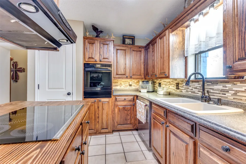963 County Road 1340 Chico, TX 76431