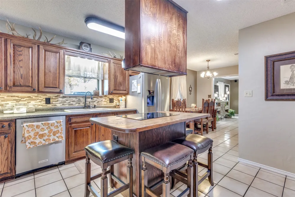 963 County Road 1340 Chico, TX 76431