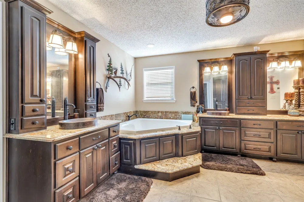 963 County Road 1340 Chico, TX 76431