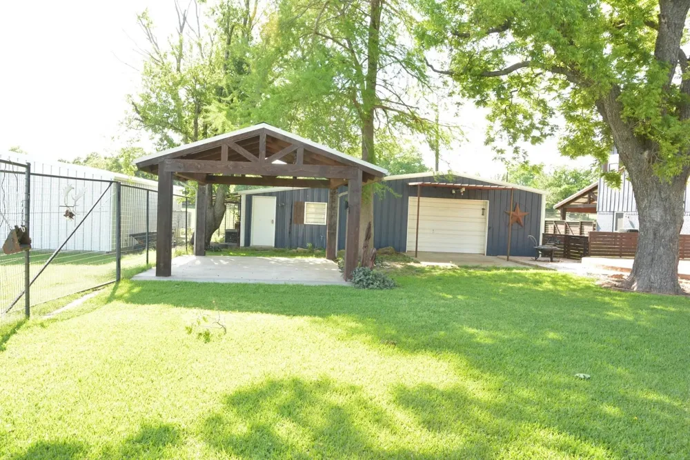 963 County Road 1340 Chico, TX 76431