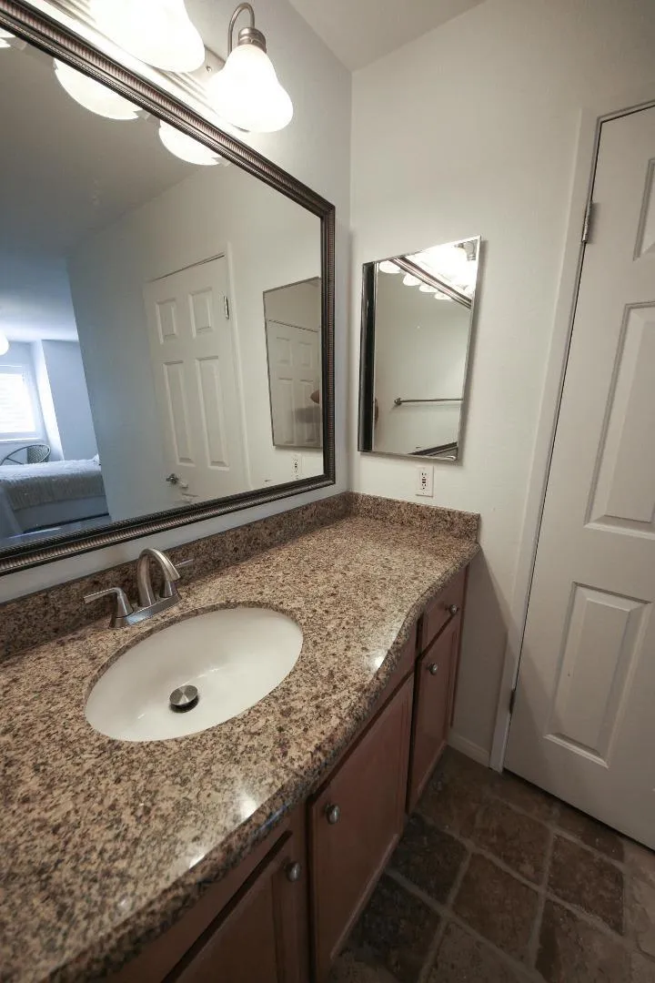 546 Woodside Oaks #6 Sacramento, CA 95825