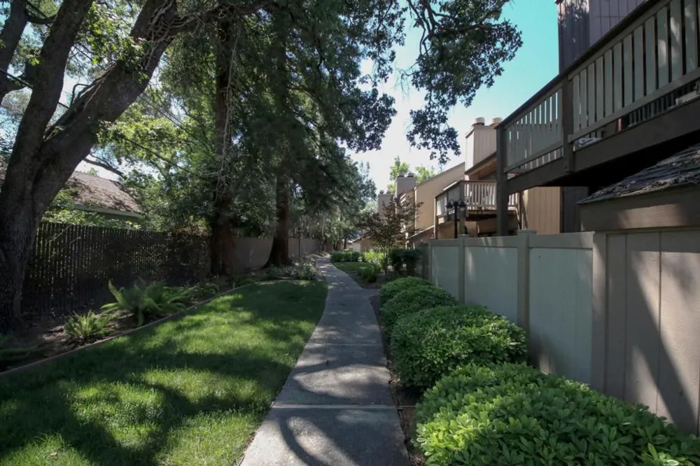 546 Woodside Oaks #6 Sacramento, CA 95825