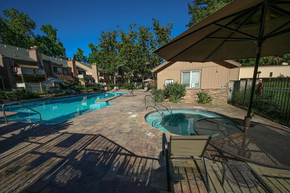 546 Woodside Oaks #6 Sacramento, CA 95825