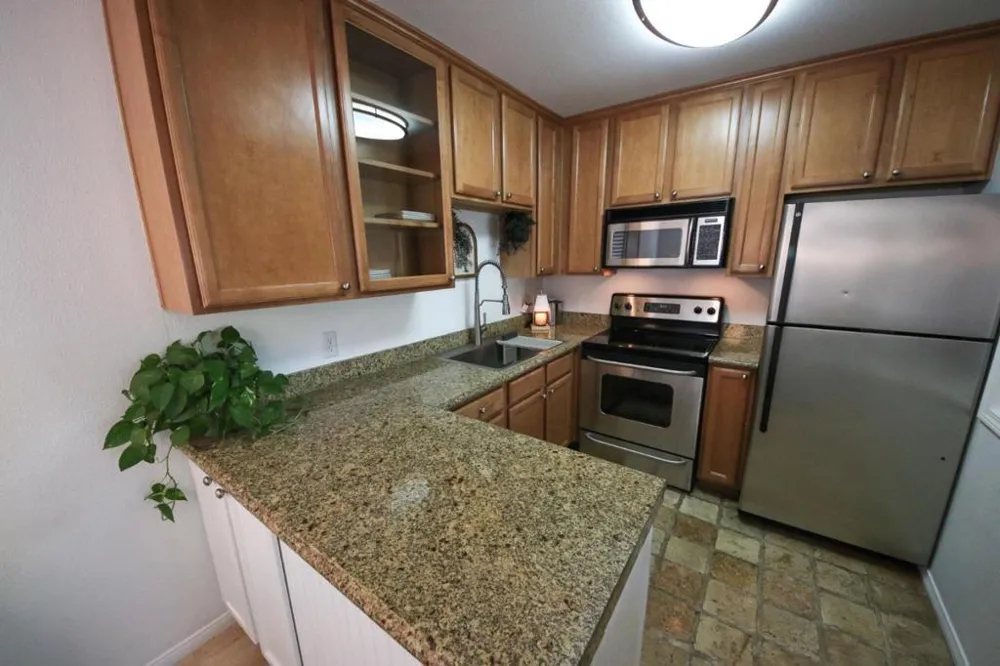 546 Woodside Oaks #6 Sacramento, CA 95825
