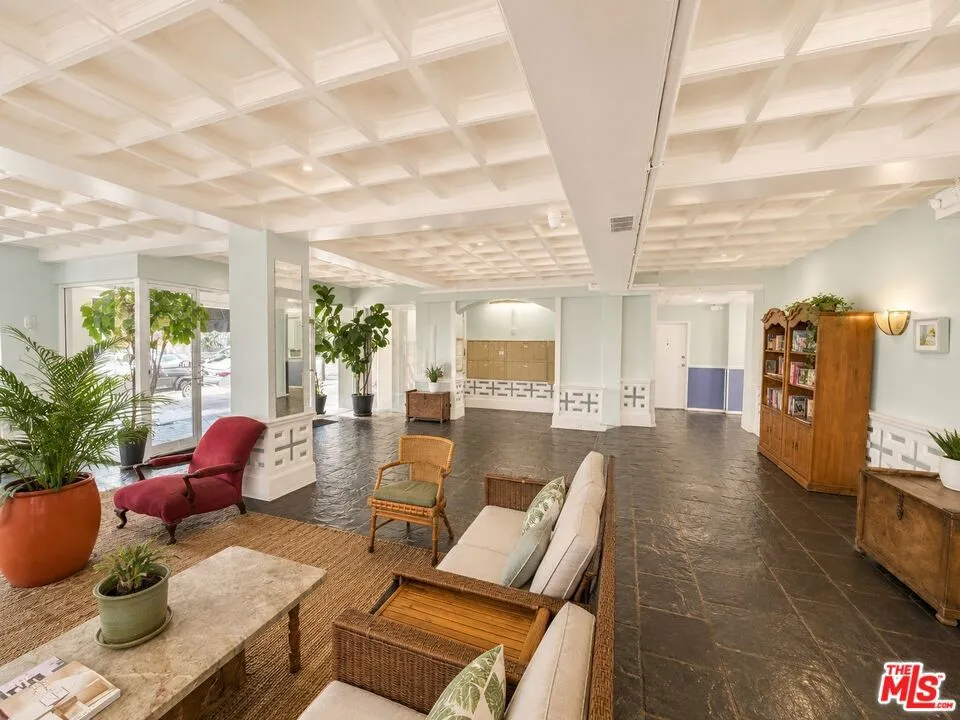 634 S Gramercy Place #607 Los Angeles, CA 90005