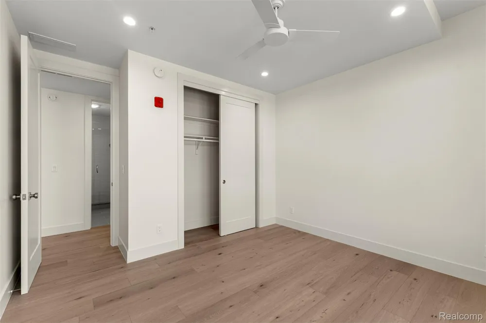 156 Center Unit 203 Northville City, MI 48167