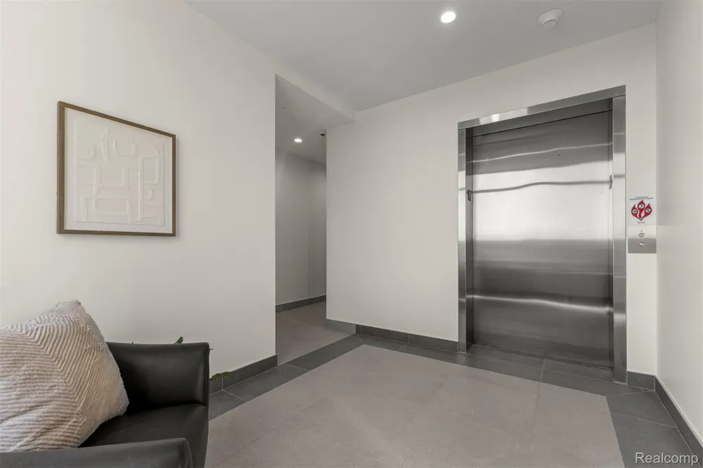 156 Center Unit 203 Northville City, MI 48167