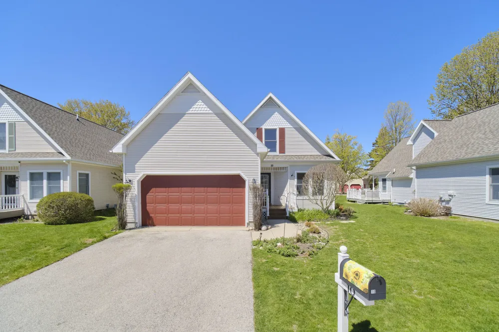 10 Cottage Lane Manistee City, MI 49660