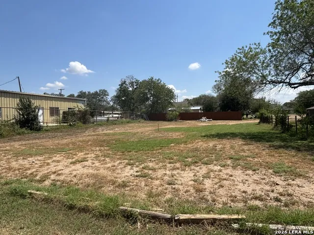 00 Renfro Devine, TX 78016