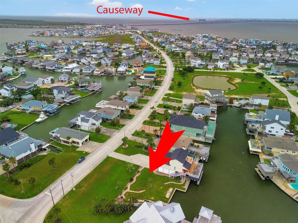50 Tiki Drive Tiki Island, TX 77554