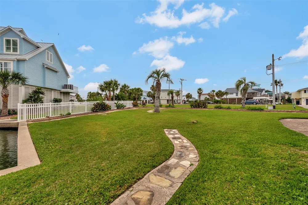 50 Tiki Drive Tiki Island, TX 77554