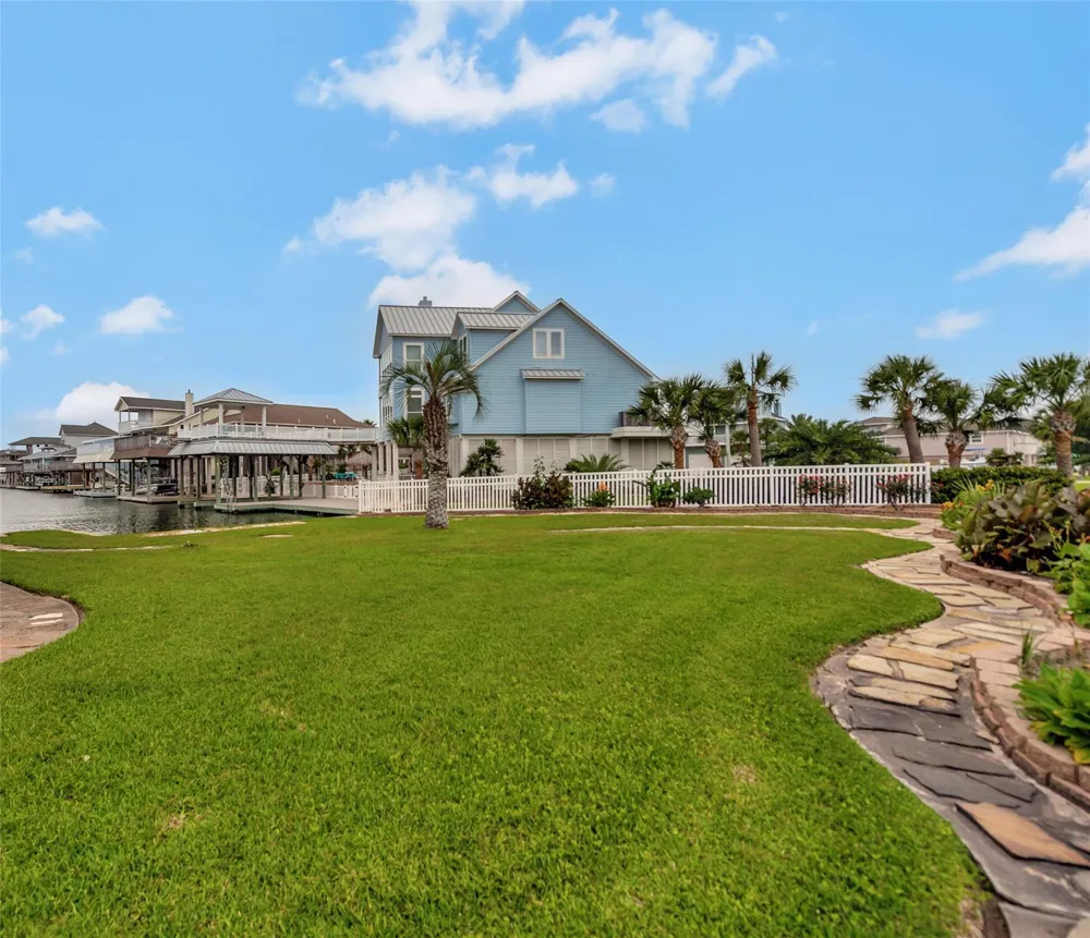 50 Tiki Drive Tiki Island, TX 77554