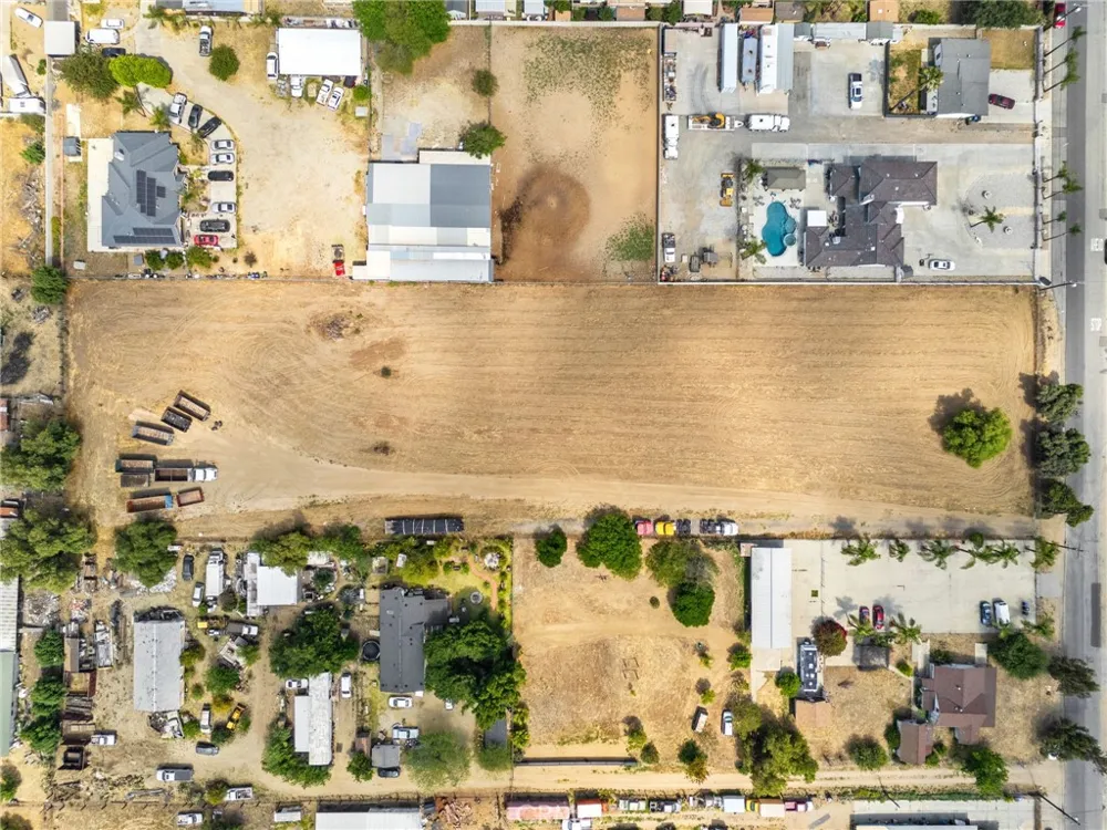18438 Hawthorne Bloomington, CA 92316