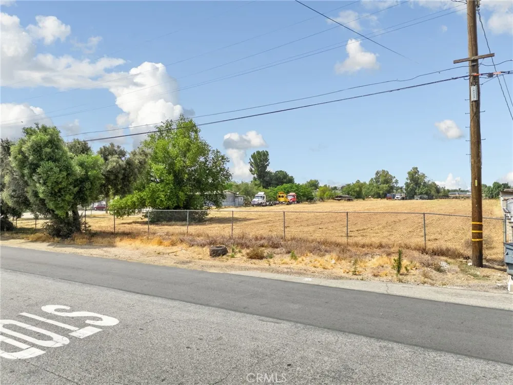 18438 Hawthorne Bloomington, CA 92316