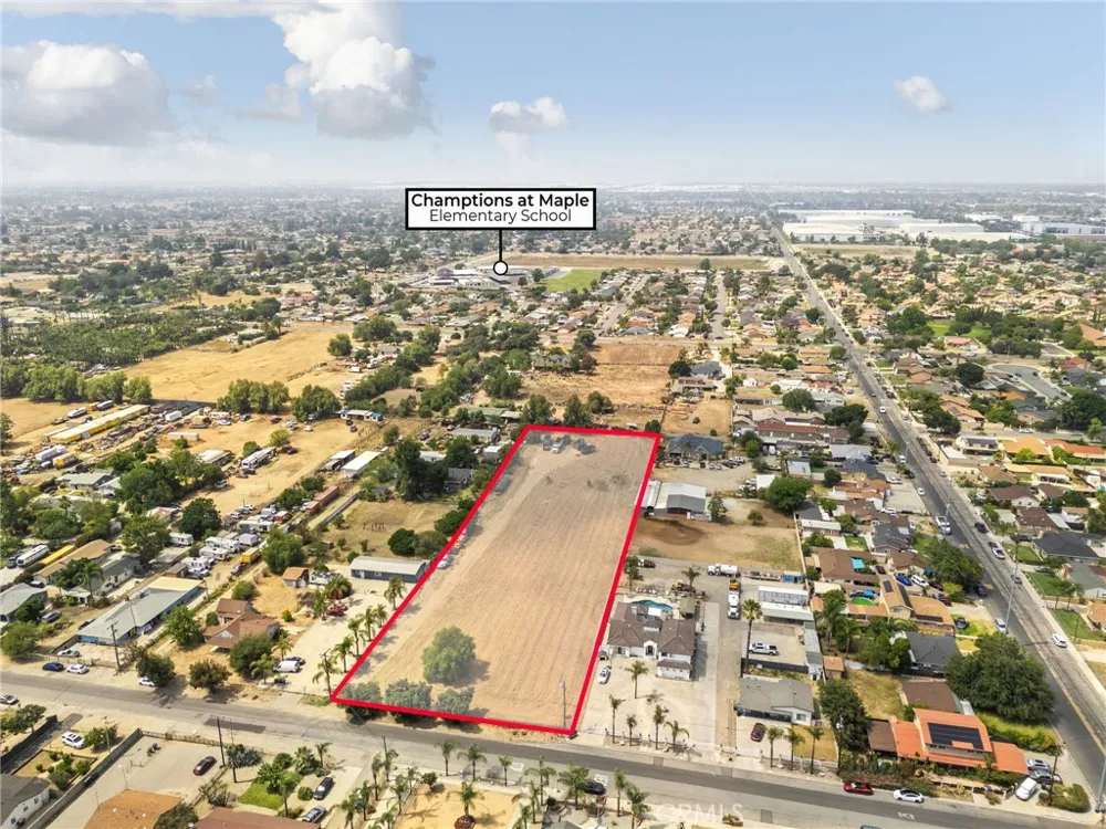 18438 Hawthorne Bloomington, CA 92316