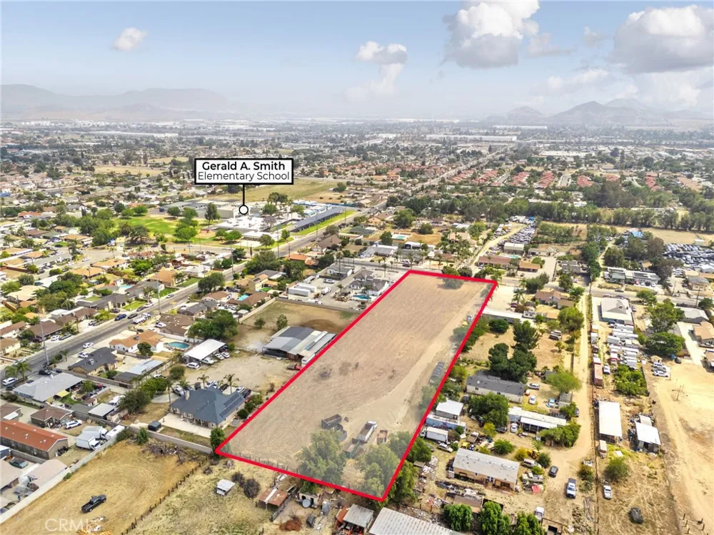 18438 Hawthorne Bloomington, CA 92316