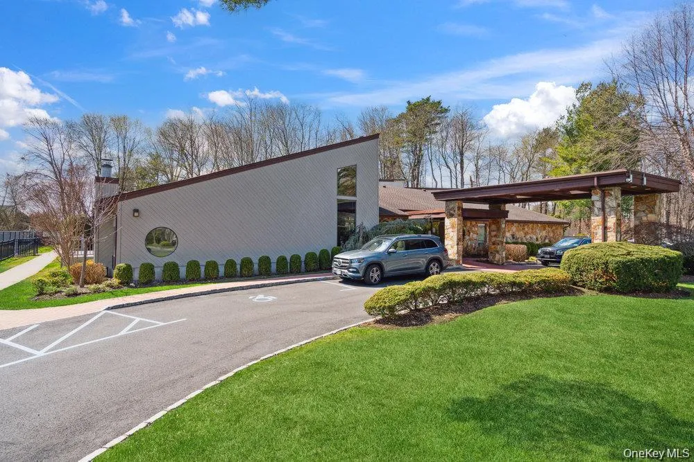109 Foxwood Drive Jericho, NY 11753