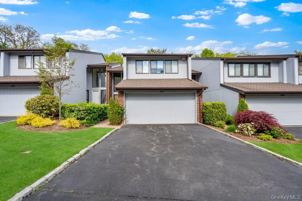 109 Foxwood Drive Jericho, NY 11753
