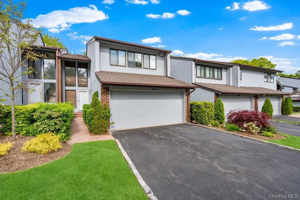 109 Foxwood Drive Jericho, NY 11753