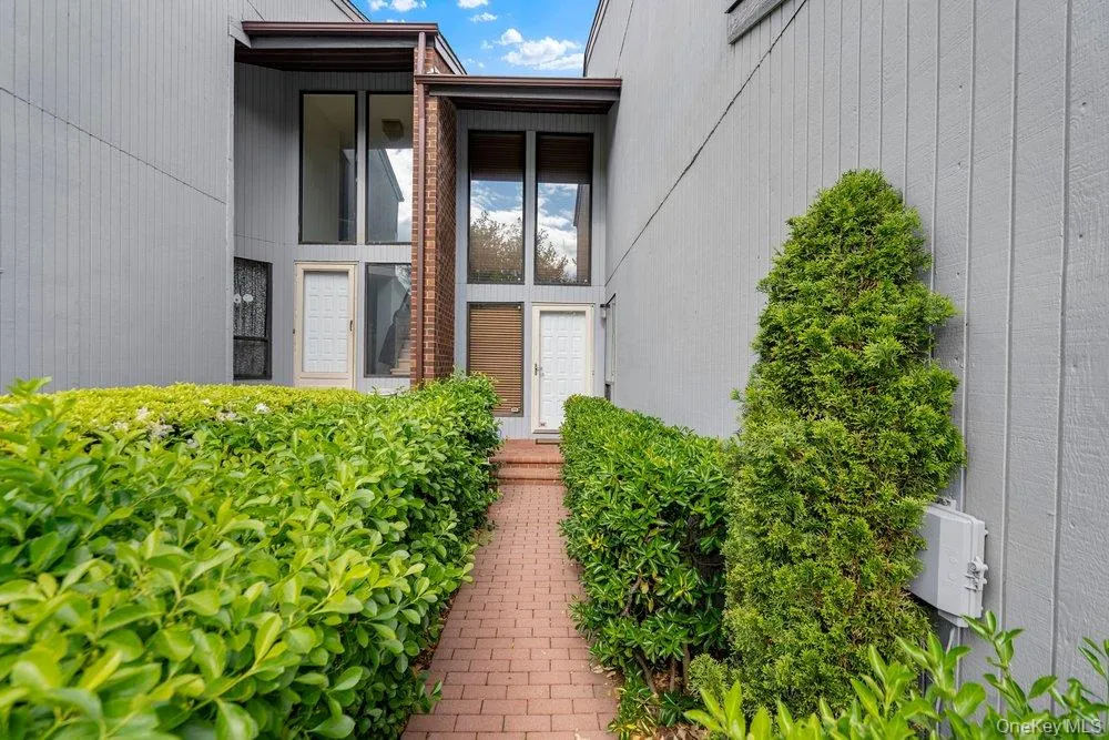 109 Foxwood Drive Jericho, NY 11753