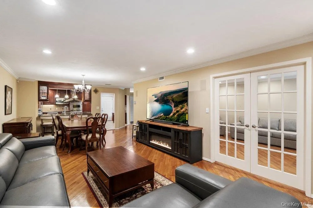 109 Foxwood Drive Jericho, NY 11753