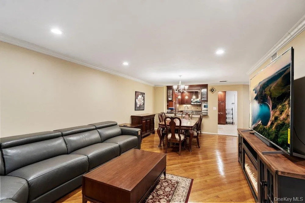 109 Foxwood Drive Jericho, NY 11753