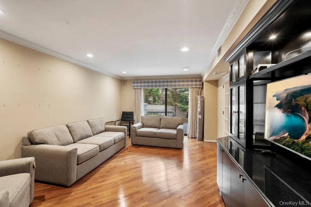 109 Foxwood Drive Jericho, NY 11753