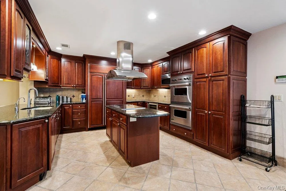 109 Foxwood Drive Jericho, NY 11753