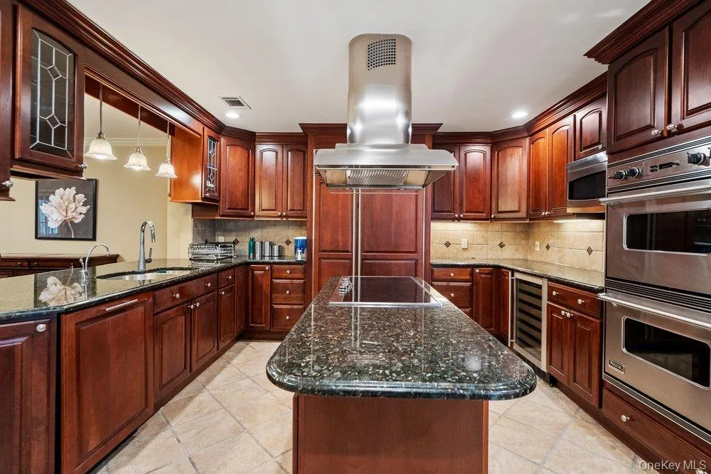 109 Foxwood Drive Jericho, NY 11753