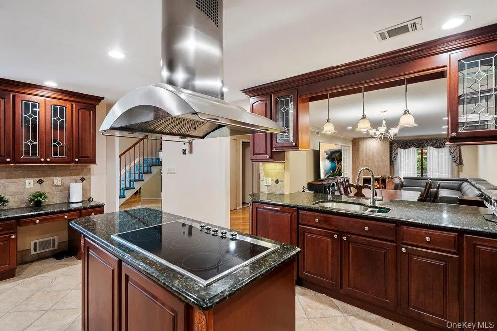 109 Foxwood Drive Jericho, NY 11753